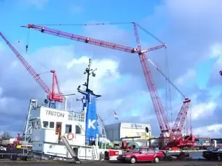 crane-with-luffing-jib.webp